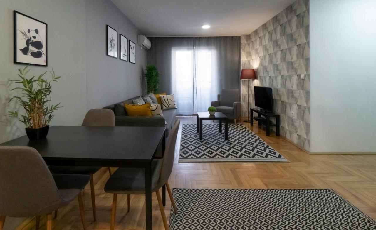 Central Fenix Apartment - Free Private Parking-Fast Wi-Fi Нови-Сад Экстерьер фото