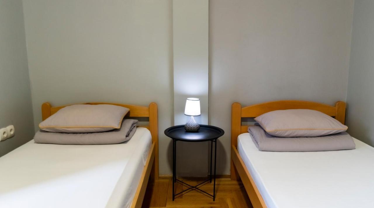 Central Fenix Apartment - Free Private Parking-Fast Wi-Fi Нови-Сад Экстерьер фото